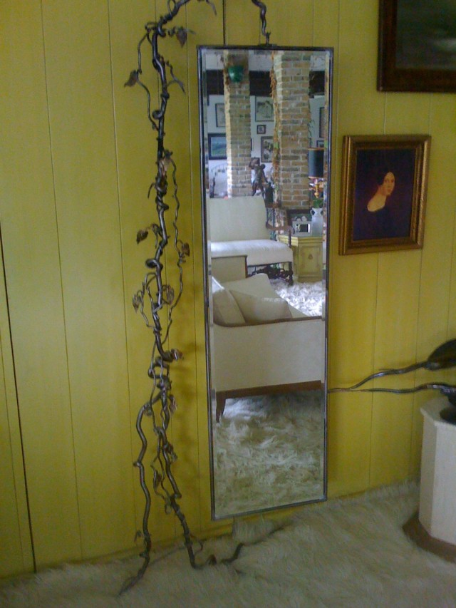 Decorative Mirror with Vine